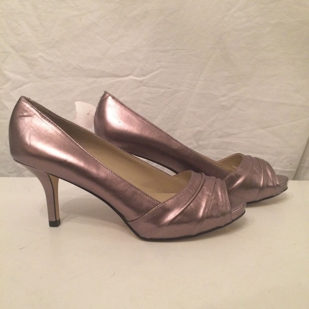 Andrew Stevens pewter pump shoes size 7.5 NEW